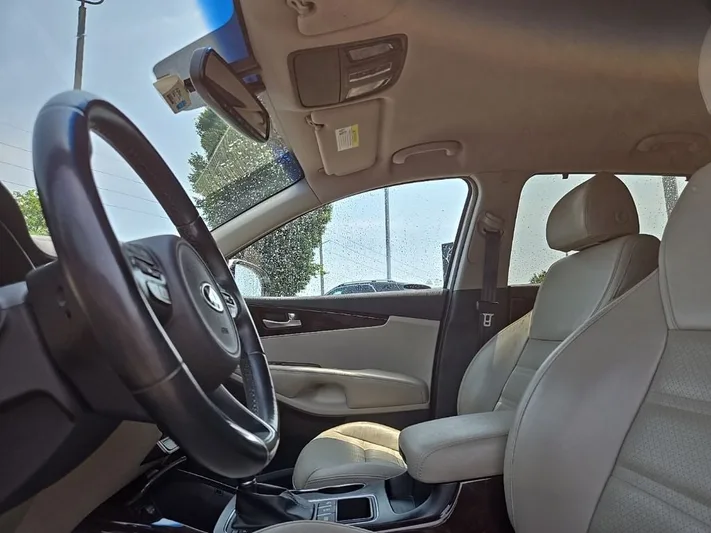 2018 Kia Sorento - view 30