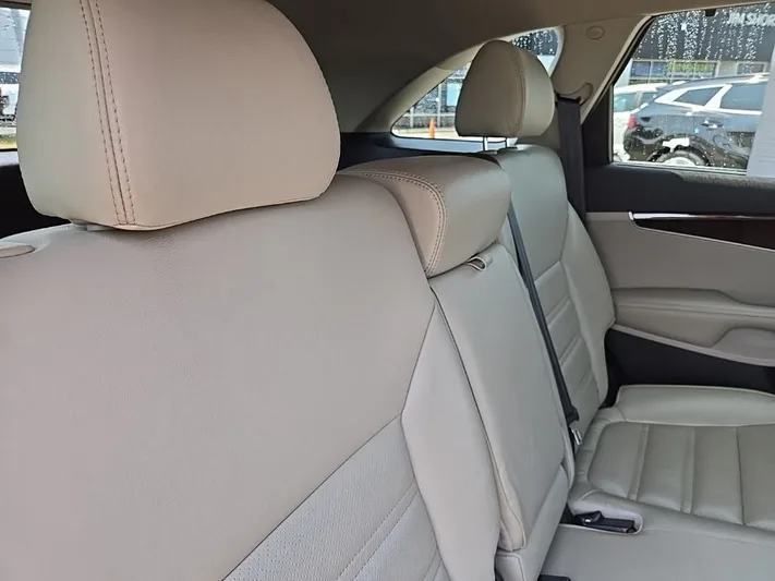 2018 Kia Sorento - view 34