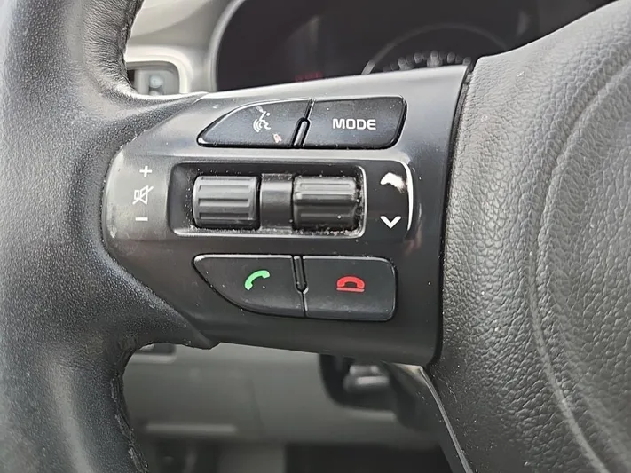 2018 Kia Sorento - view 11