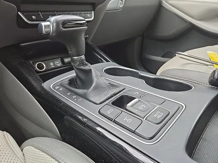 2018 Kia Sorento - view 20