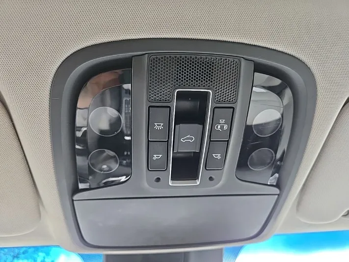 2018 Kia Sorento - view 23