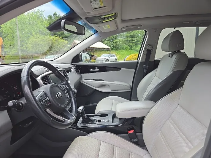 2018 Kia Sorento - view 29