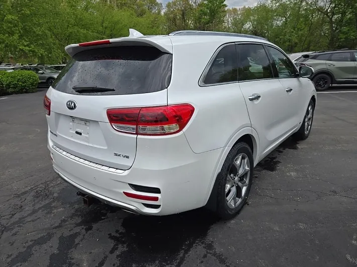 2018 Kia Sorento - view 3