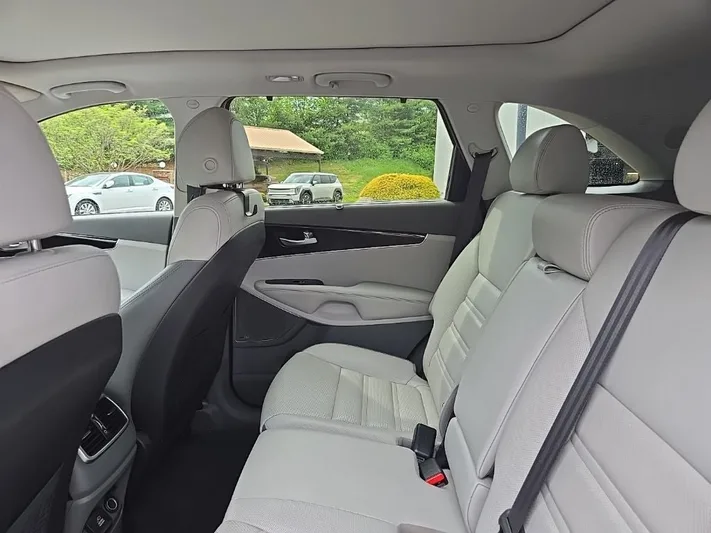 2018 Kia Sorento - view 30