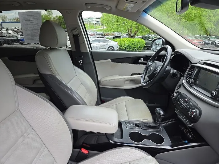 2018 Kia Sorento - view 33