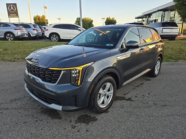 2024 Kia Sorento - view 10