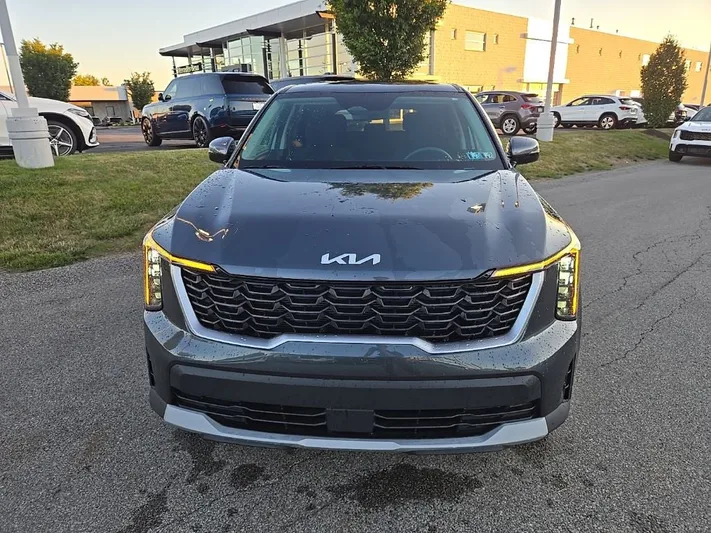 2024 Kia Sorento - view 11