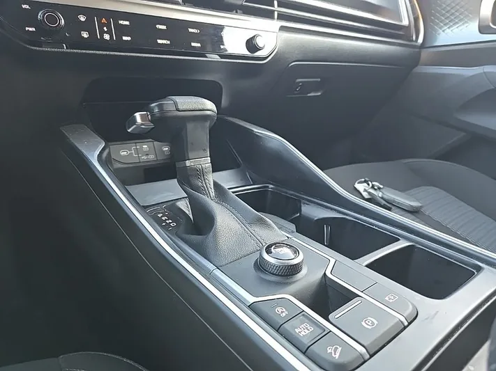 2024 Kia Sorento - view 26