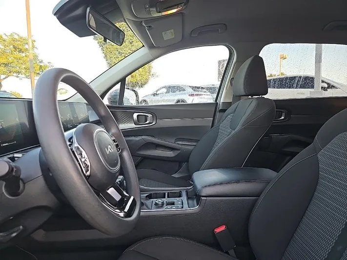 2024 Kia Sorento - view 30