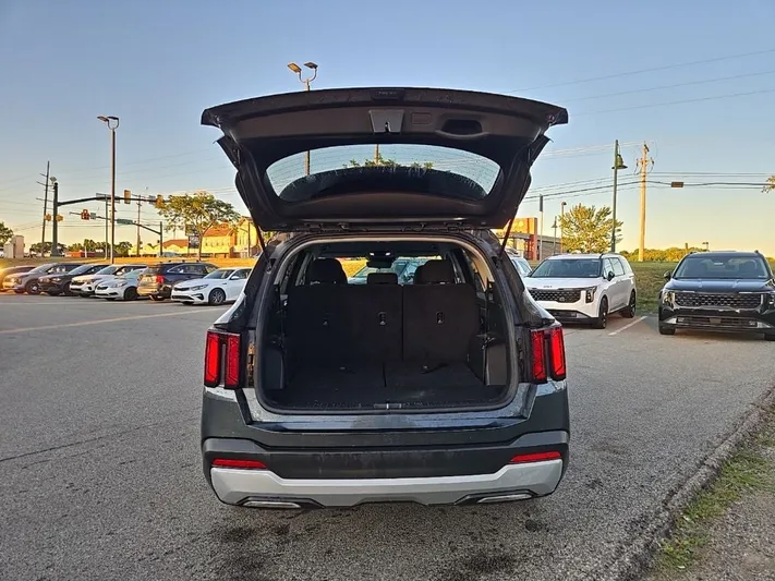 2024 Kia Sorento - view 5