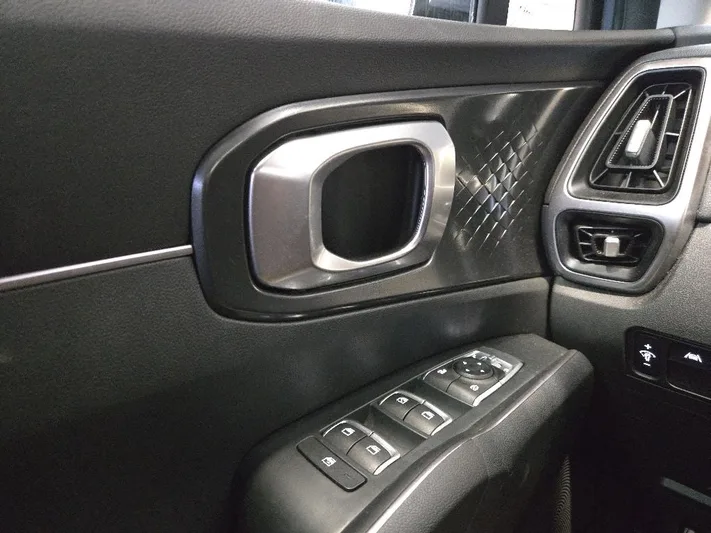 2022 Kia Sorento - view 10
