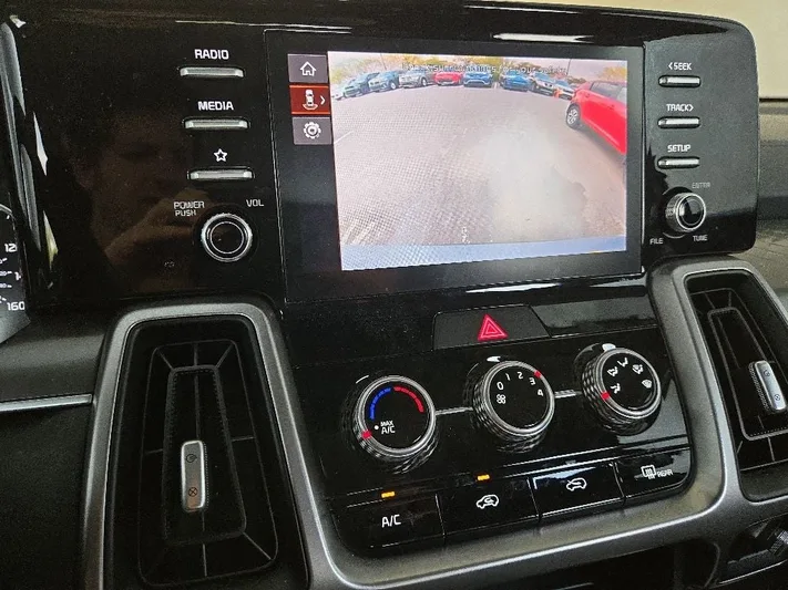2022 Kia Sorento - view 13