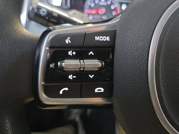 2022 Kia Sorento - view 18