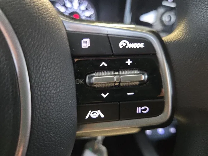 2022 Kia Sorento - view 19