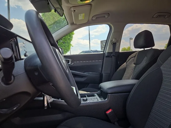 2022 Kia Sorento - view 23