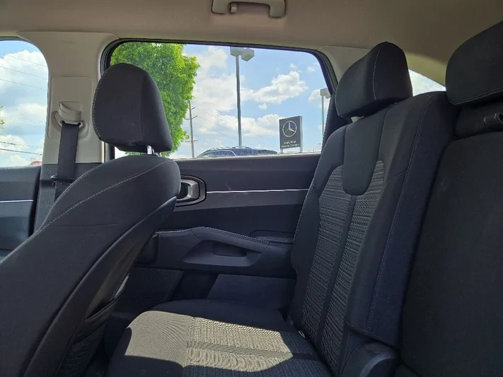2022 Kia Sorento - view 24