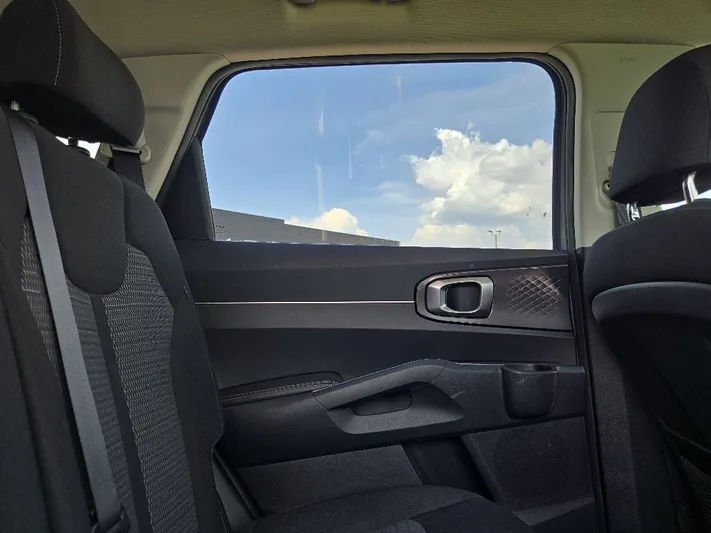 2022 Kia Sorento - view 25