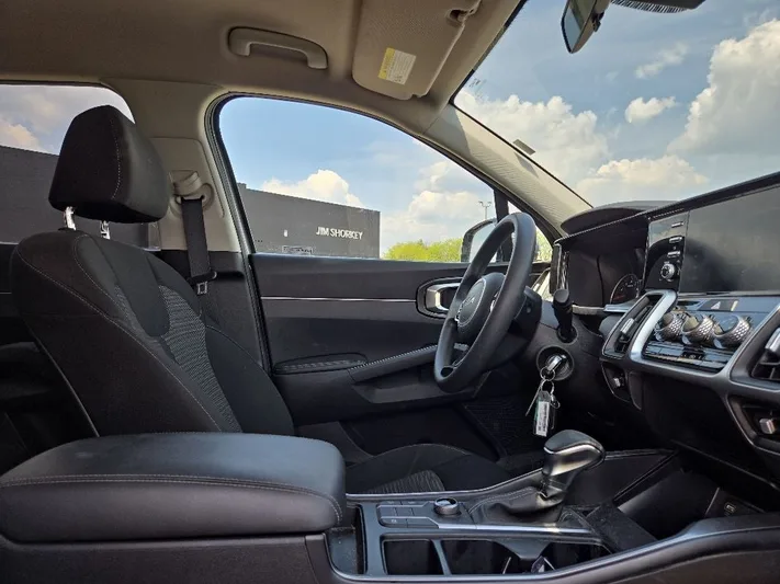 2022 Kia Sorento - view 26