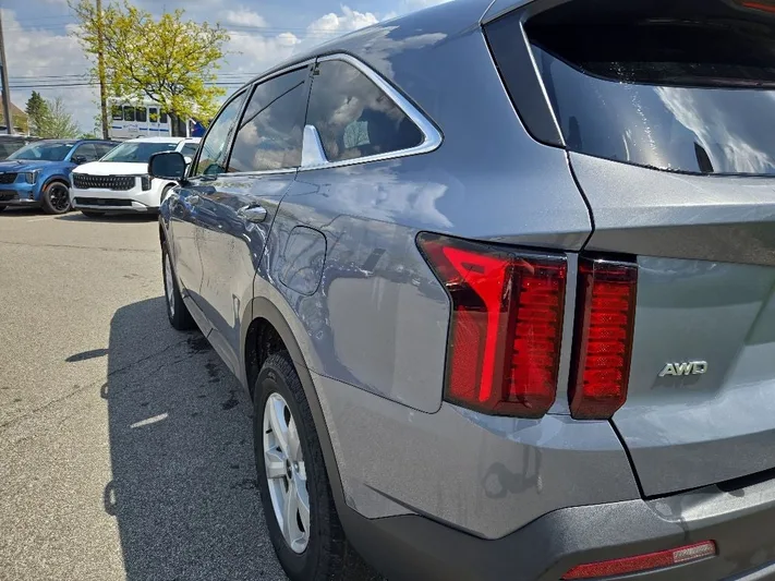 2022 Kia Sorento - view 3