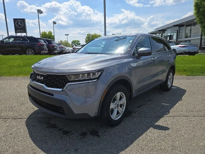 2022 Kia Sorento - view 6