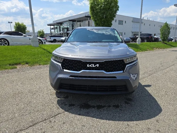 2022 Kia Sorento - view 8