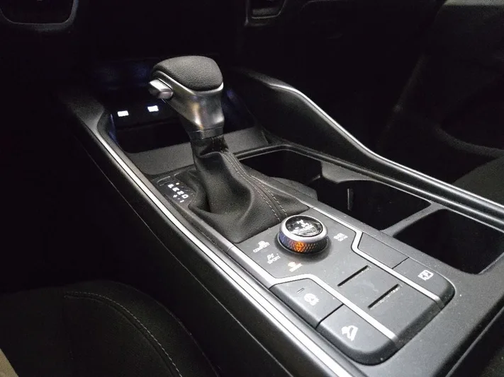 2022 Kia Sorento - view 9