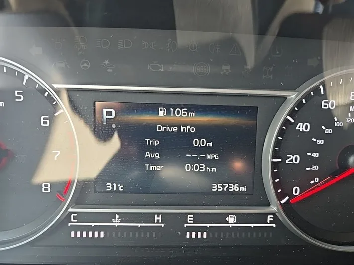 2023 Kia Sorento - view 17