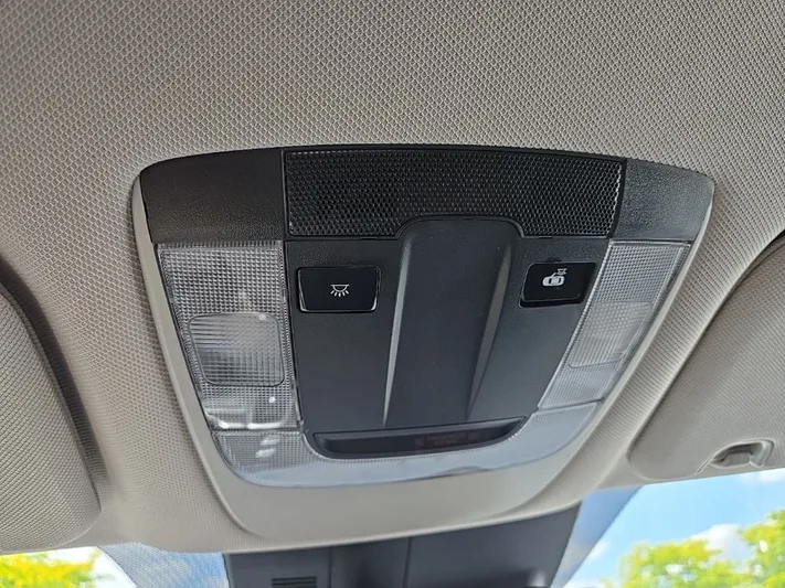 2023 Kia Sorento - view 22