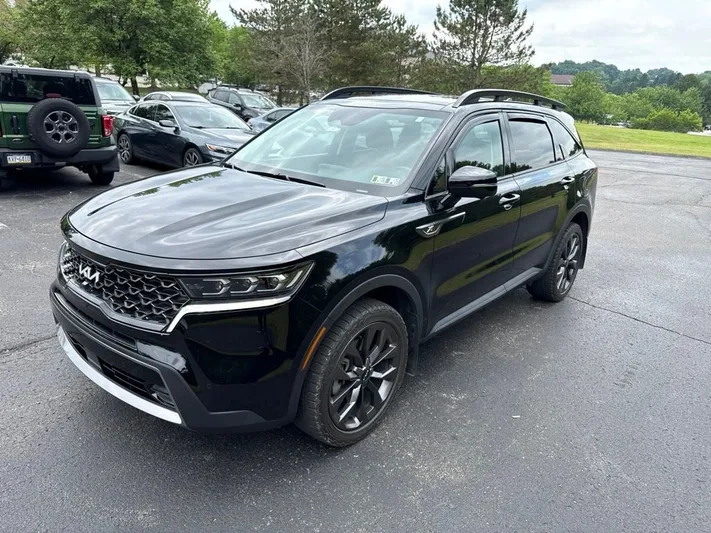 2022 Kia Sorento - view 3