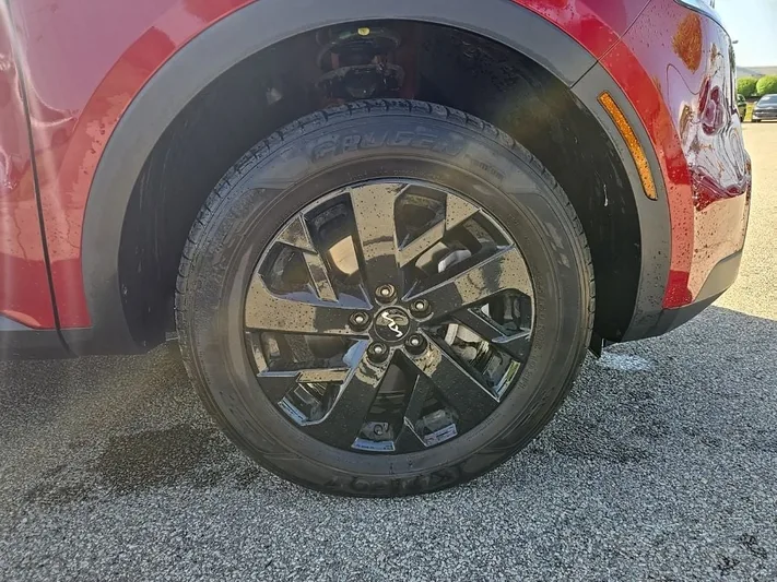 2023 Kia Sorento - view 13