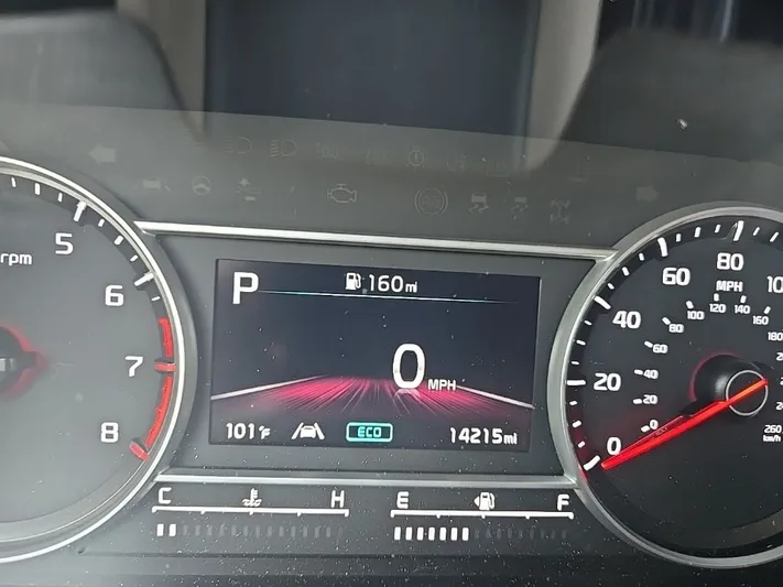 2023 Kia Sorento - view 18