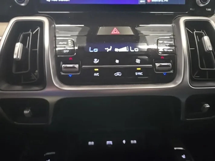 2023 Kia Sorento - view 31