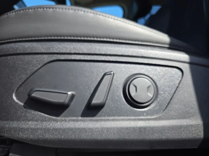 2023 Kia Sorento - view 32