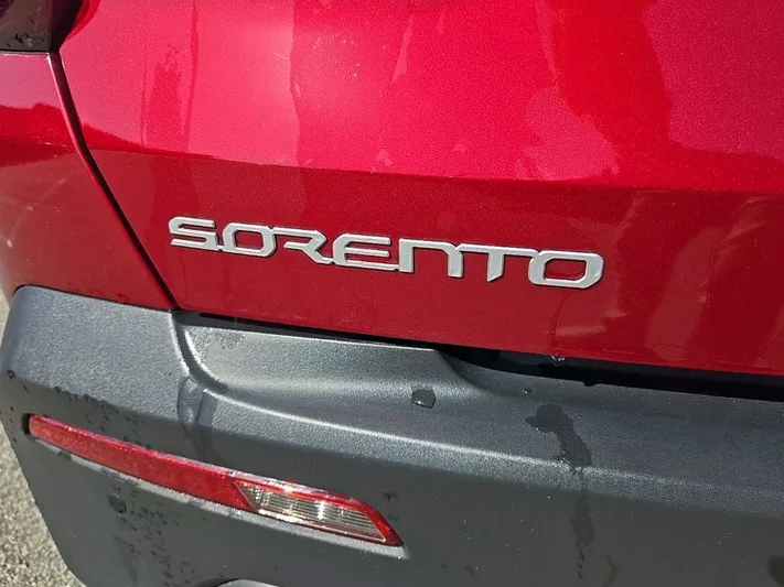 2023 Kia Sorento - view 5