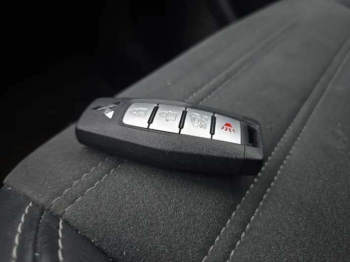 2024 Mitsubishi Outlander - view 10