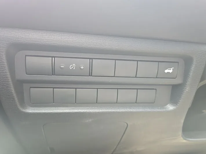 2024 Mitsubishi Outlander - view 17