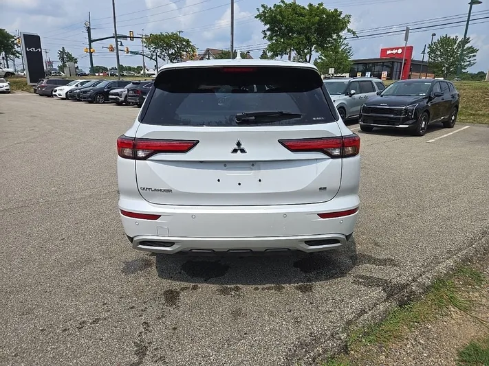2024 Mitsubishi Outlander - view 31