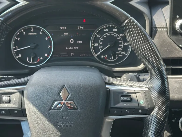 2022 Mitsubishi Outlander - view 16