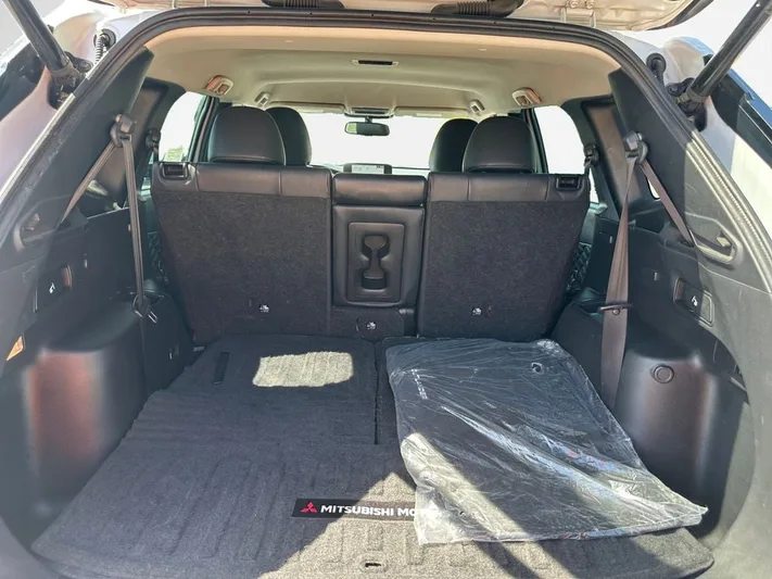 2022 Mitsubishi Outlander - view 25