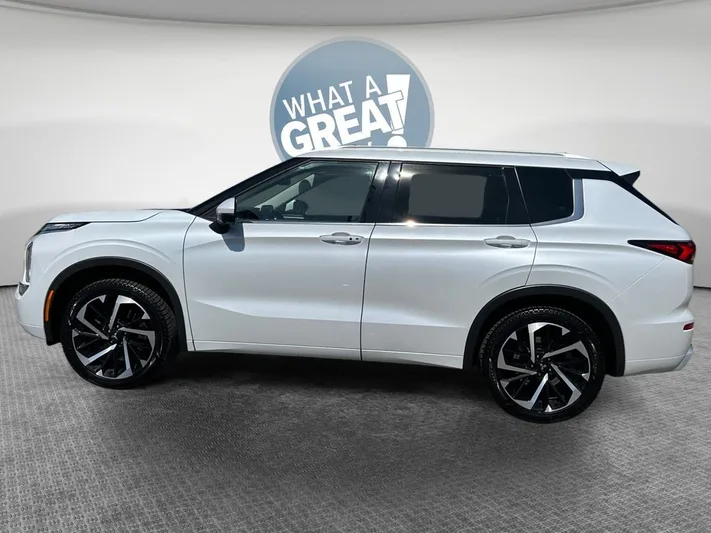 2022 Mitsubishi Outlander - view 7