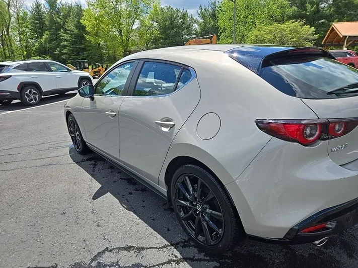 2024 Mazda Mazda3 - view 8