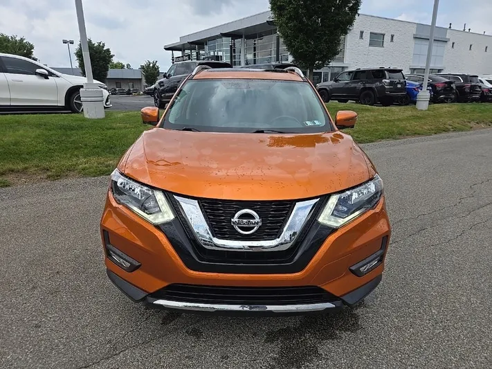 2017 Nissan Rogue - view 11