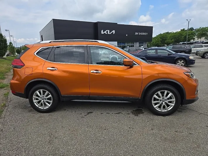 2017 Nissan Rogue - view 2