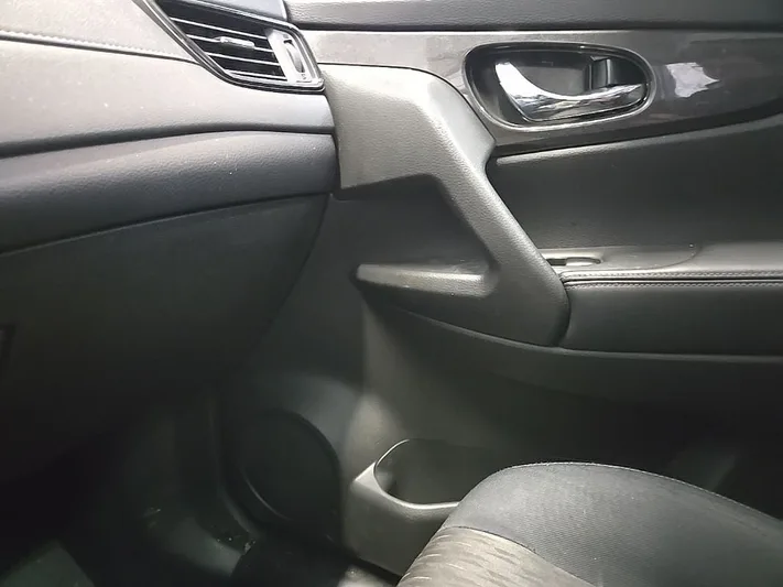 2017 Nissan Rogue - view 20