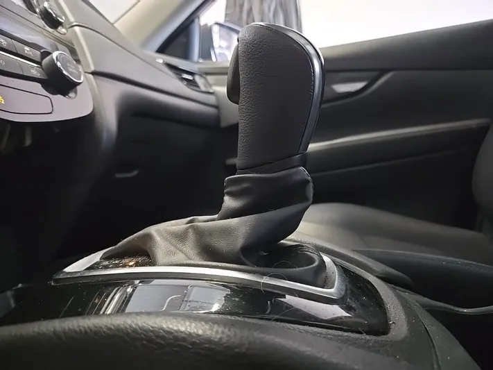 2017 Nissan Rogue - view 24