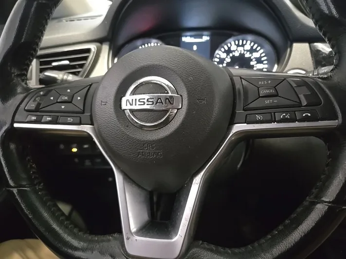 2017 Nissan Rogue - view 28