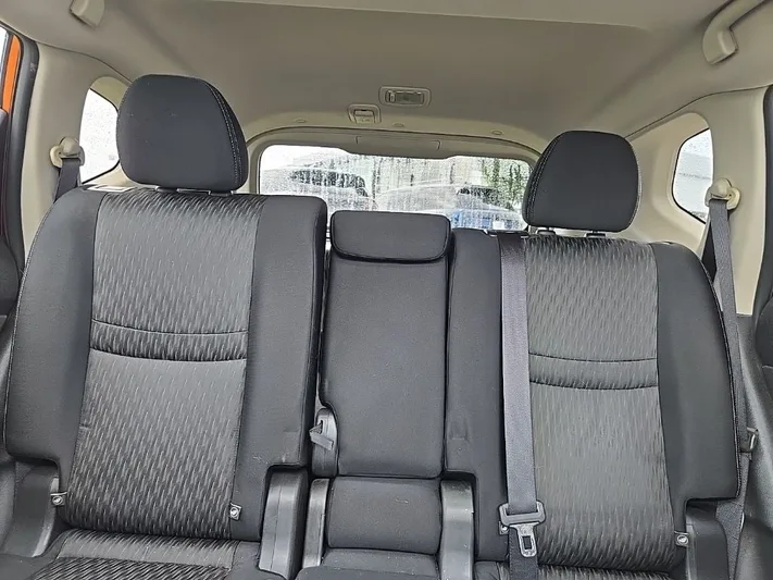 2017 Nissan Rogue - view 32