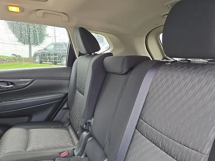 2017 Nissan Rogue - view 35