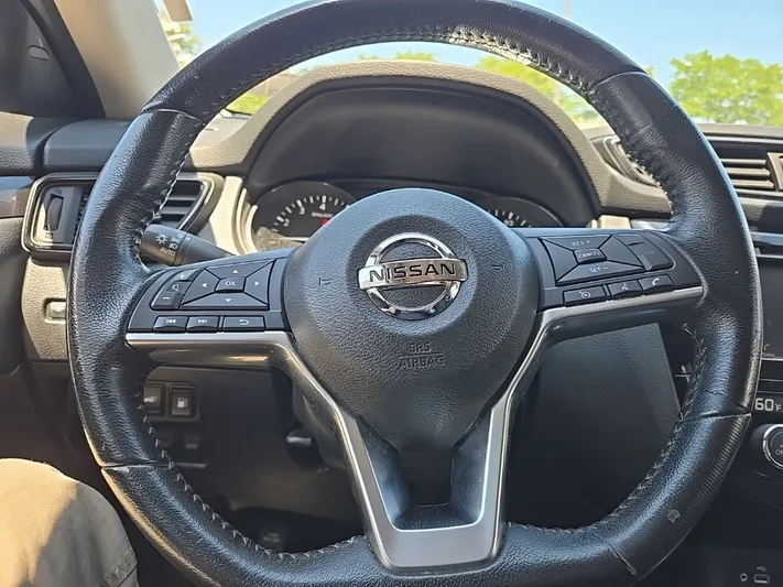 2020 Nissan Rogue - view 13
