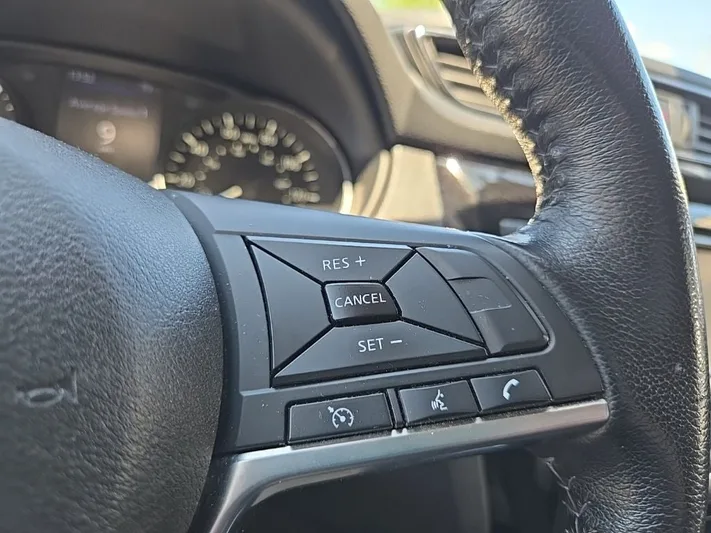 2020 Nissan Rogue - view 15